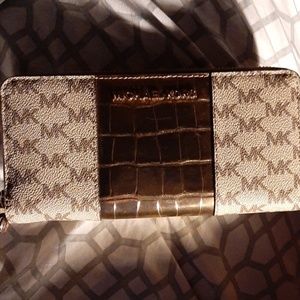 Michael kors wallet